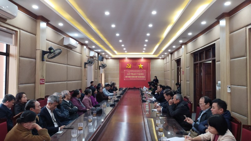 ĐẢNG BỘ PHƯỜNG HOÀNH BỒ TỔ CHỨC LỄ TRAO TẶNG HUY HIỆU ĐẢNG ĐỢT 03.02.2023