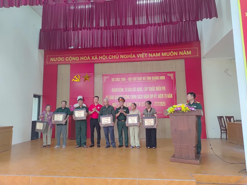 CHƯƠNG TRÌNH KHÁM BỆNH, TƯ VẤN SỨC KHỎE, CẤP THUỐC MIỄN PHÍ VÀ TẶNG QUÀ CHO ĐỐI TƯỢNG CHÍNH SÁCH NHÂN DỊP 27/7